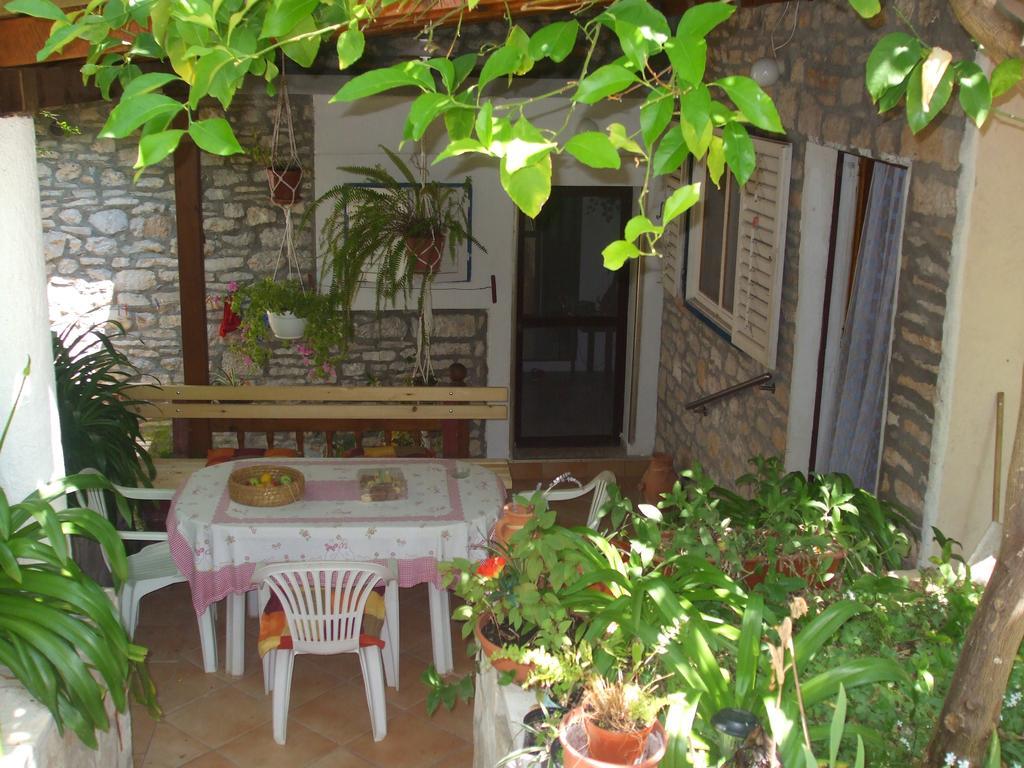 Apartments Marina Supetar Exterior photo