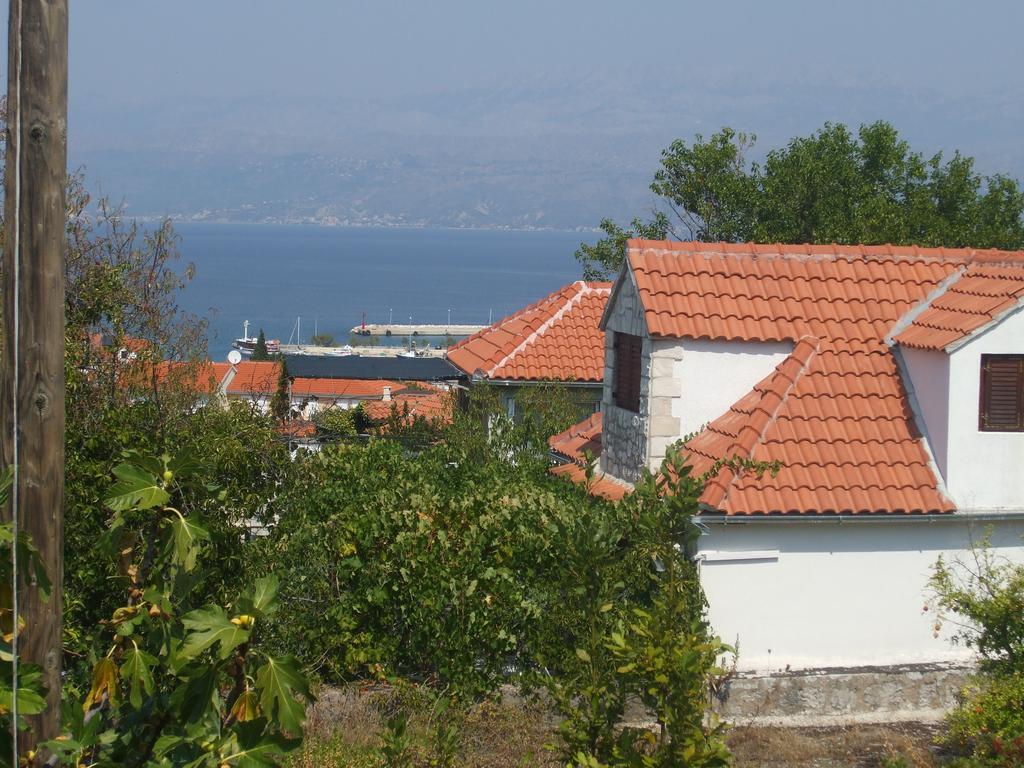 Apartments Marina Supetar Exterior photo
